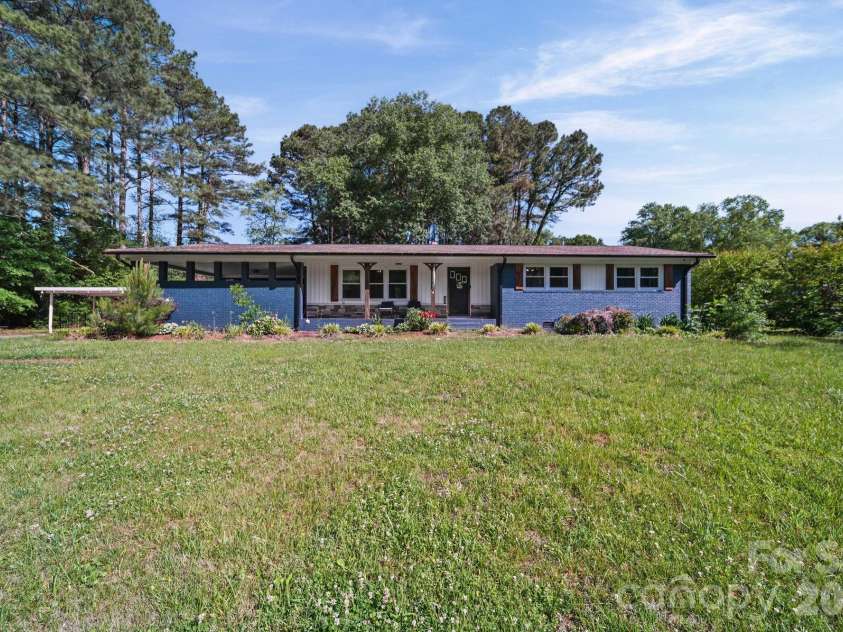 809 Elaine Drive, Albemarle, NC 28001.  MLS# CAR4388586, YatesRealty ID 27758. 
