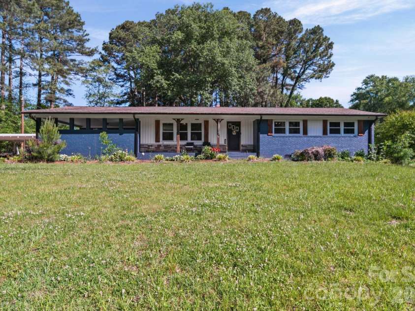 809 Elaine Drive, Albemarle, NC 28001.  MLS# CAR4388586, YatesRealty ID 27758. 