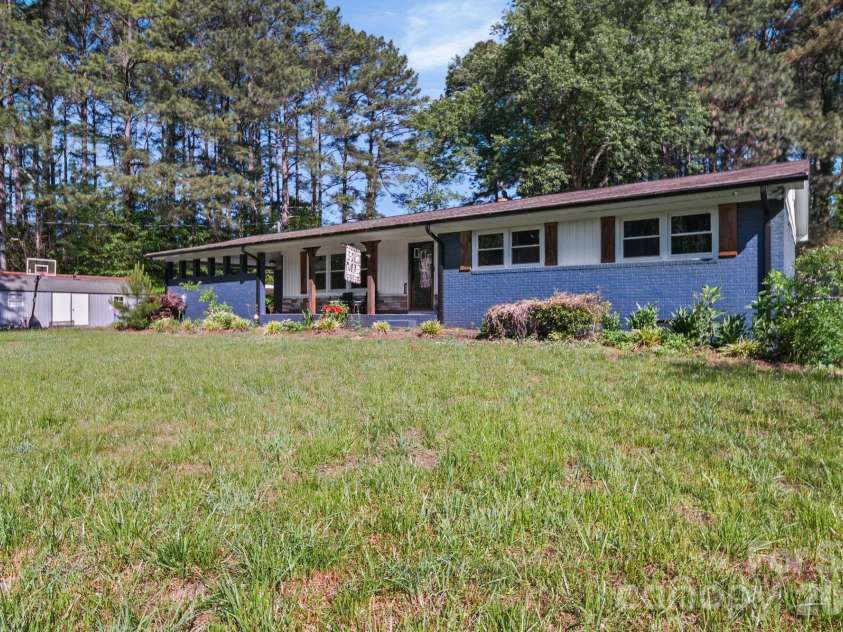 809 Elaine Drive, Albemarle, NC 28001.  MLS# CAR4388586, YatesRealty ID 27758. 
