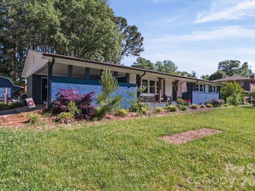 809 Elaine Drive, Albemarle, NC 28001.  MLS# CAR4388586, YatesRealty ID 27758. 