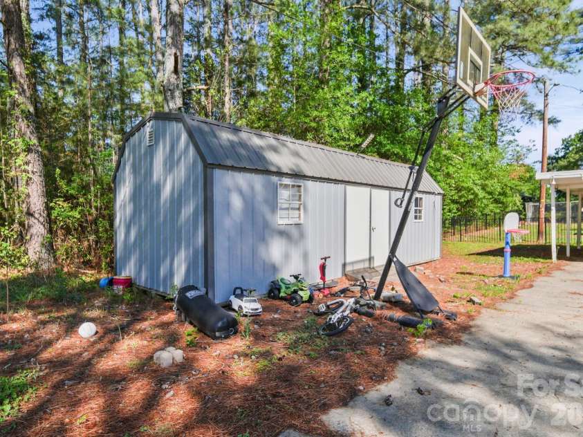 809 Elaine Drive, Albemarle, NC 28001.  MLS# CAR4388586, YatesRealty ID 27758. 