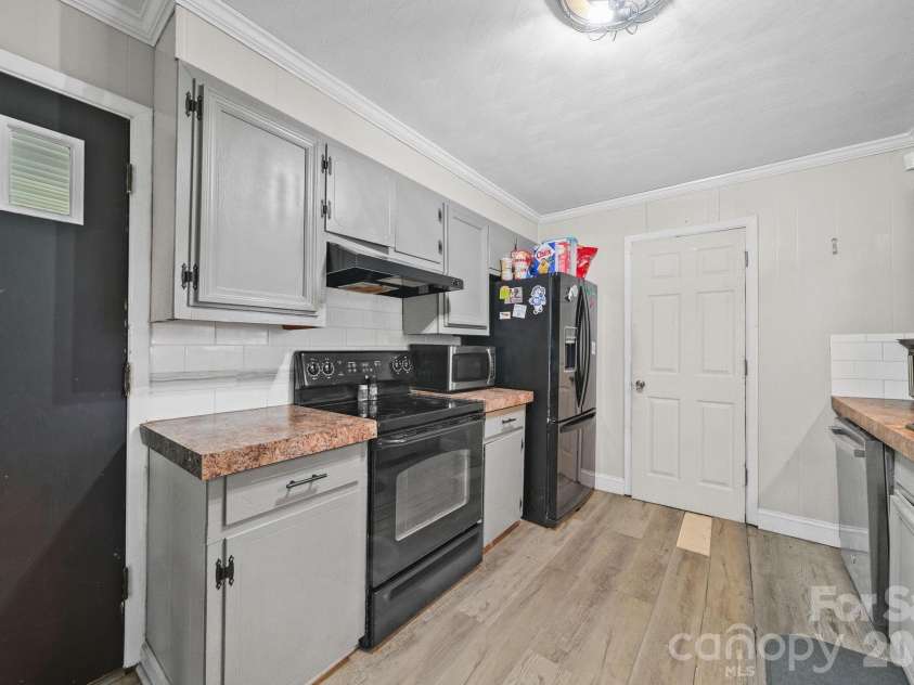 809 Elaine Drive, Albemarle, NC 28001.  MLS# CAR4388586, YatesRealty ID 27758. 
