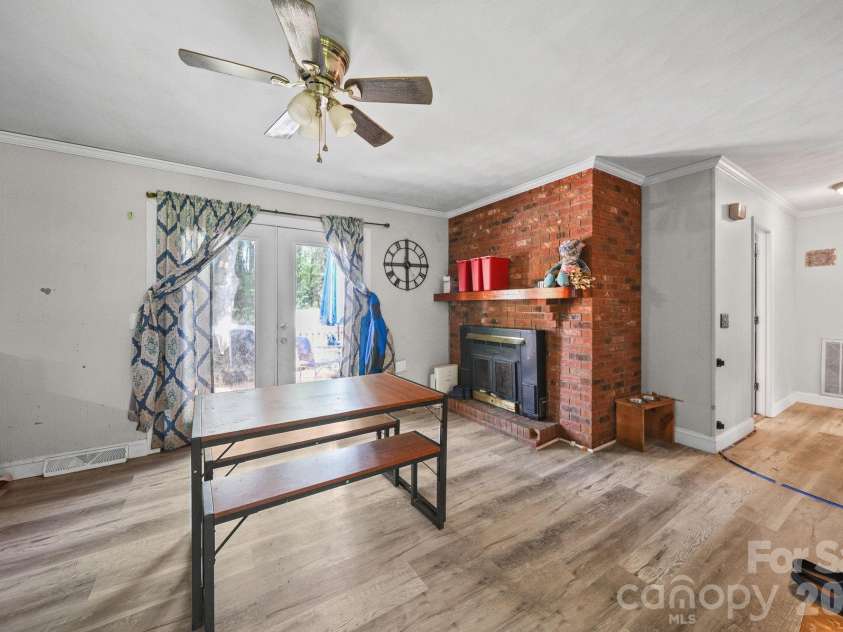 809 Elaine Drive, Albemarle, NC 28001.  MLS# CAR4388586, YatesRealty ID 27758. 