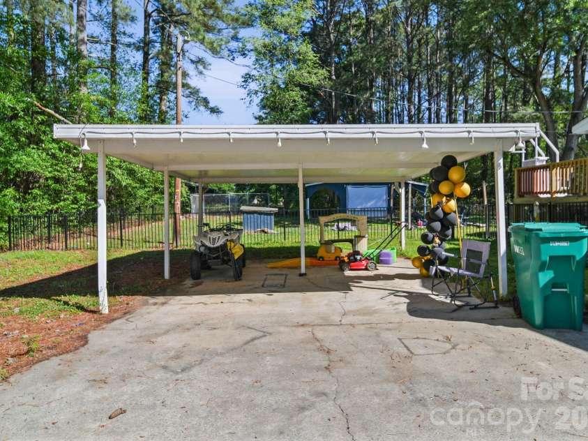 809 Elaine Drive, Albemarle, NC 28001.  MLS# CAR4388586, YatesRealty ID 27758. 