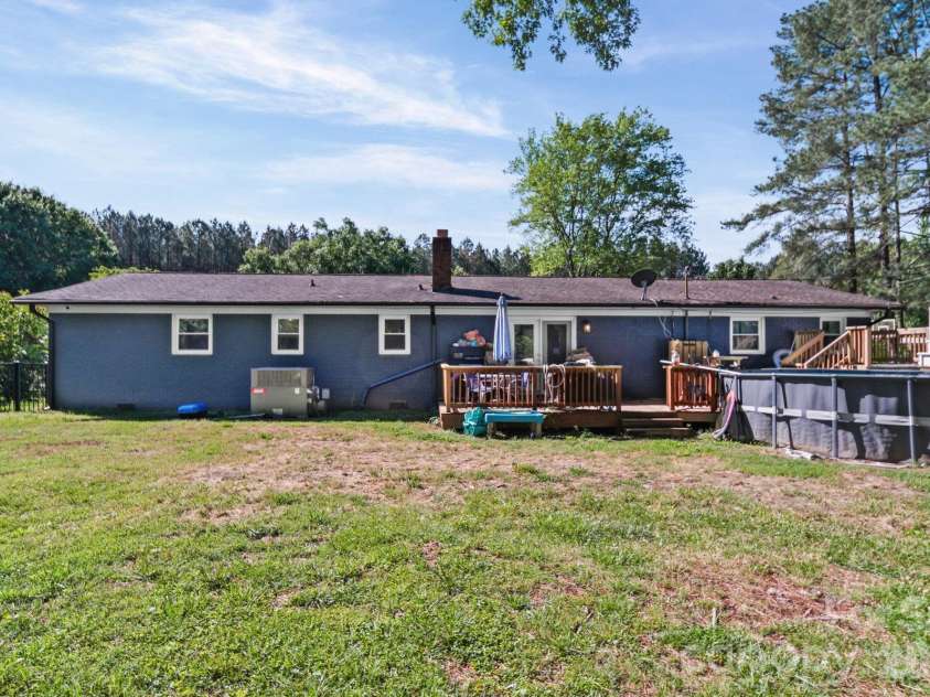 809 Elaine Drive, Albemarle, NC 28001.  MLS# CAR4388586, YatesRealty ID 27758. 