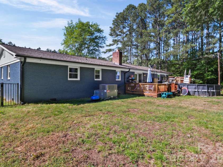809 Elaine Drive, Albemarle, NC 28001.  MLS# CAR4388586, YatesRealty ID 27758. 
