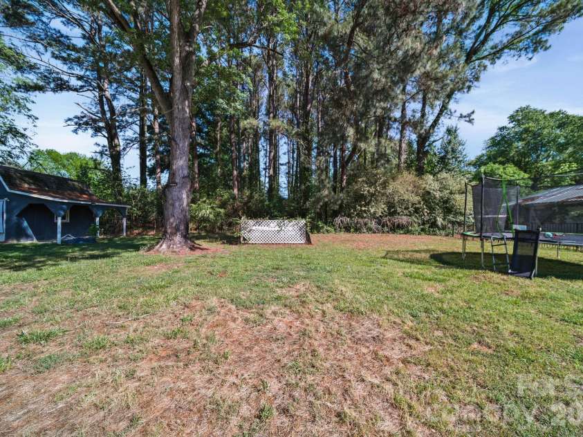 809 Elaine Drive, Albemarle, NC 28001.  MLS# CAR4388586, YatesRealty ID 27758. 