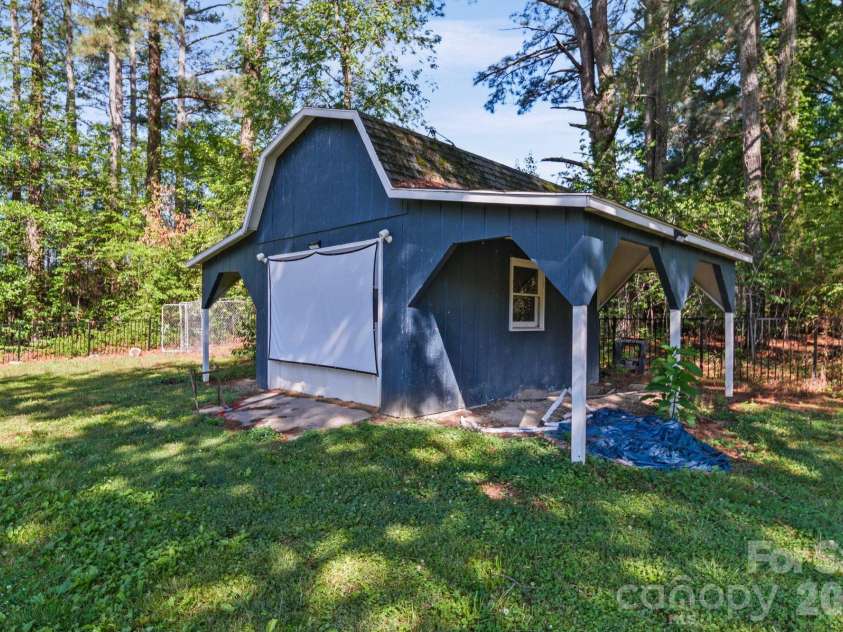 809 Elaine Drive, Albemarle, NC 28001.  MLS# CAR4388586, YatesRealty ID 27758. 