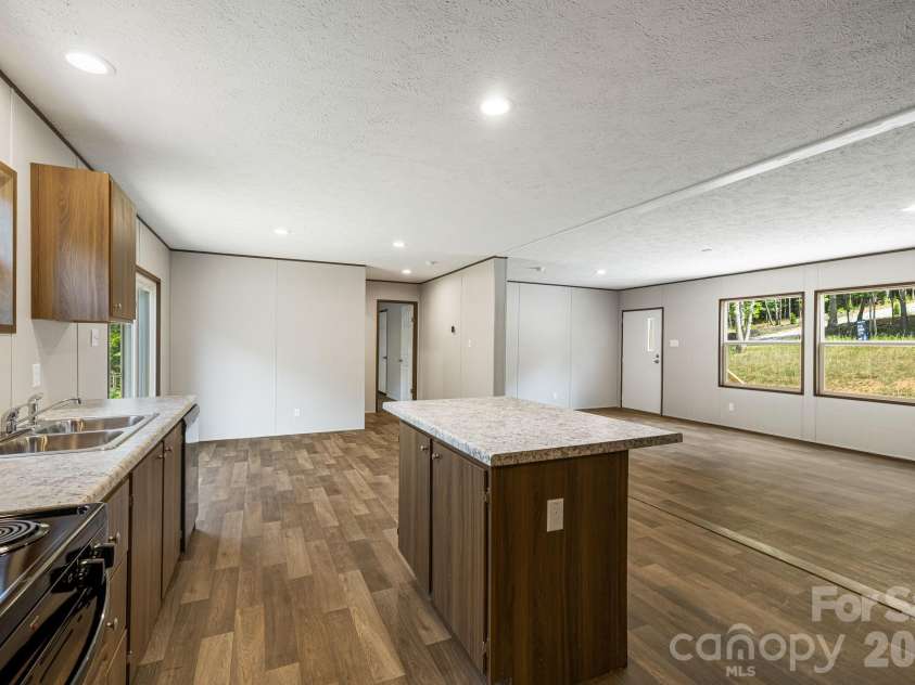 67 Vista Drive, Nebo, NC 28761.  MLS# CAR4389784, YatesRealty ID 27759. 
