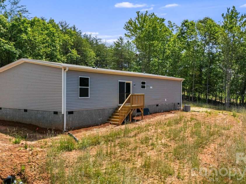 67 Vista Drive, Nebo, NC 28761.  MLS# CAR4389784, YatesRealty ID 27759. 