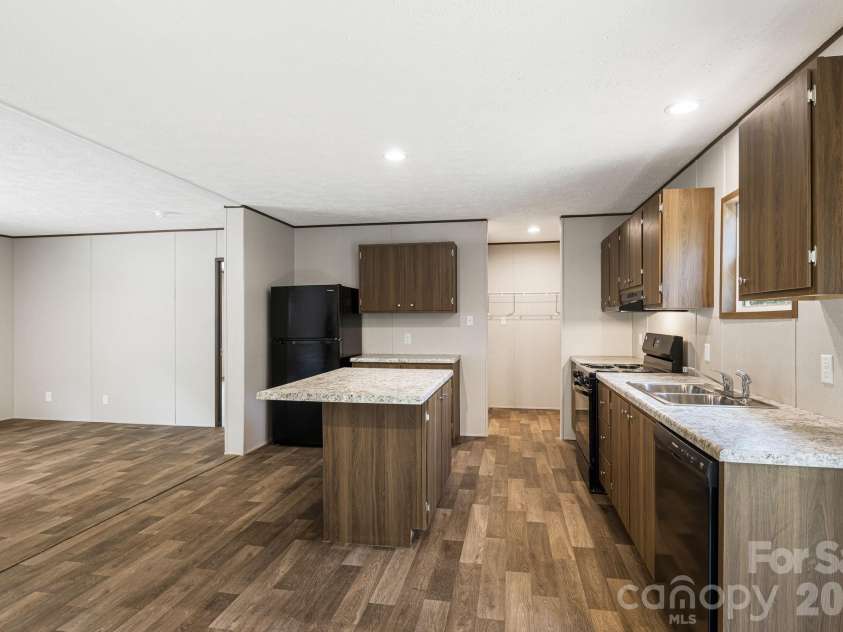 67 Vista Drive, Nebo, NC 28761.  MLS# CAR4389784, YatesRealty ID 27759. A true chef's delight!