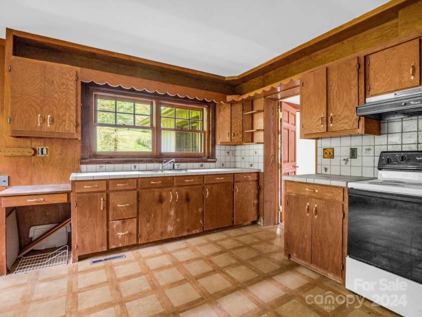 270 Mills River Way, Horse Shoe, NC 28742.  MLS# CAR4190323, YatesRealty ID 2776. 