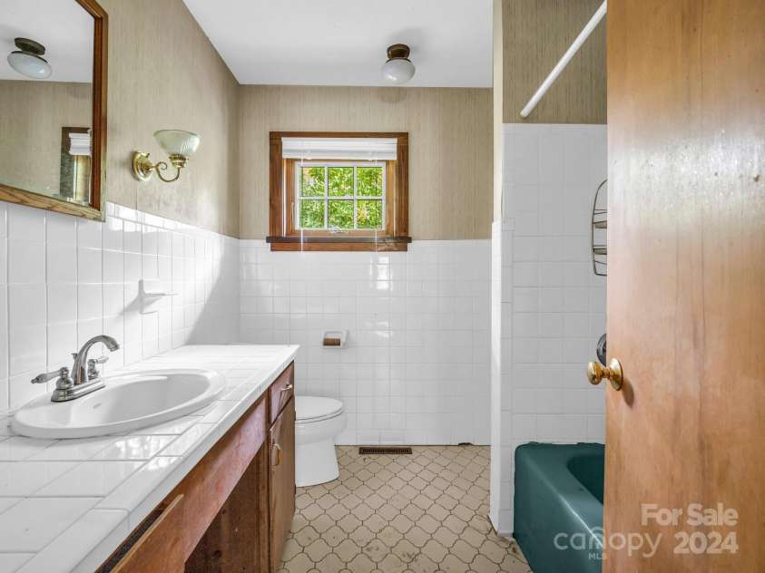 270 Mills River Way, Horse Shoe, NC 28742.  MLS# CAR4190323, YatesRealty ID 2776. 