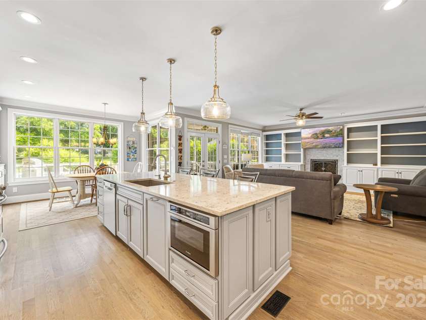 3706 Song Sparrow Drive, Matthews, NC 28104.  MLS# CAR4270689, YatesRealty ID 27761. 