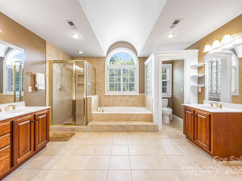 3706 Song Sparrow Drive, Matthews, NC 28104.  MLS# CAR4270689, YatesRealty ID 27761. 