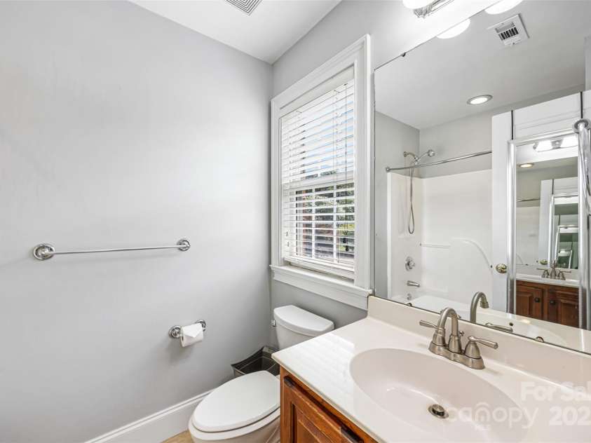 3706 Song Sparrow Drive, Matthews, NC 28104.  MLS# CAR4270689, YatesRealty ID 27761. 