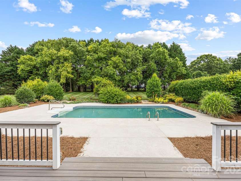 3706 Song Sparrow Drive, Matthews, NC 28104.  MLS# CAR4270689, YatesRealty ID 27761. 