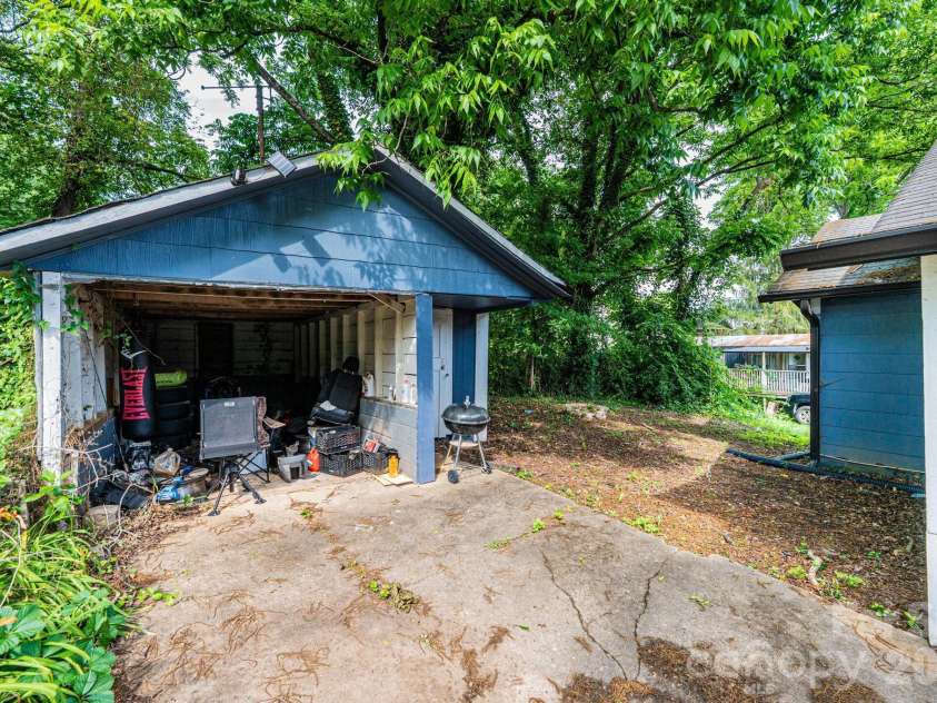 224 broadway Street, Lenoir, NC 28645.  MLS# CAR4389505, YatesRealty ID 27762. 