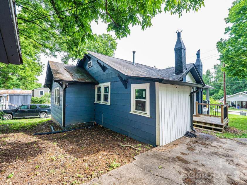 224 broadway Street, Lenoir, NC 28645.  MLS# CAR4389505, YatesRealty ID 27762. 