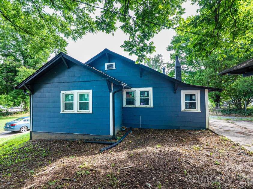 224 broadway Street, Lenoir, NC 28645.  MLS# CAR4389505, YatesRealty ID 27762. 