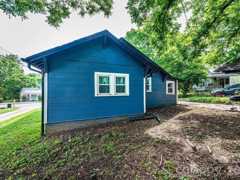 224 broadway Street, Lenoir, NC 28645.  MLS# CAR4389505, YatesRealty ID 27762. 