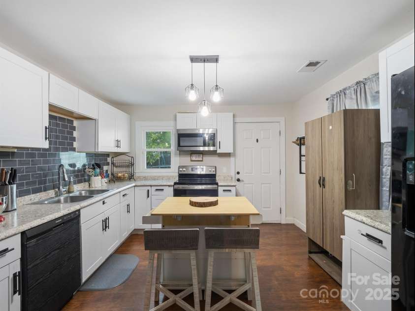 206 Friedheim Road, Rock Hill, SC 29730.  MLS# CAR4277745, YatesRealty ID 27763. Kitchen