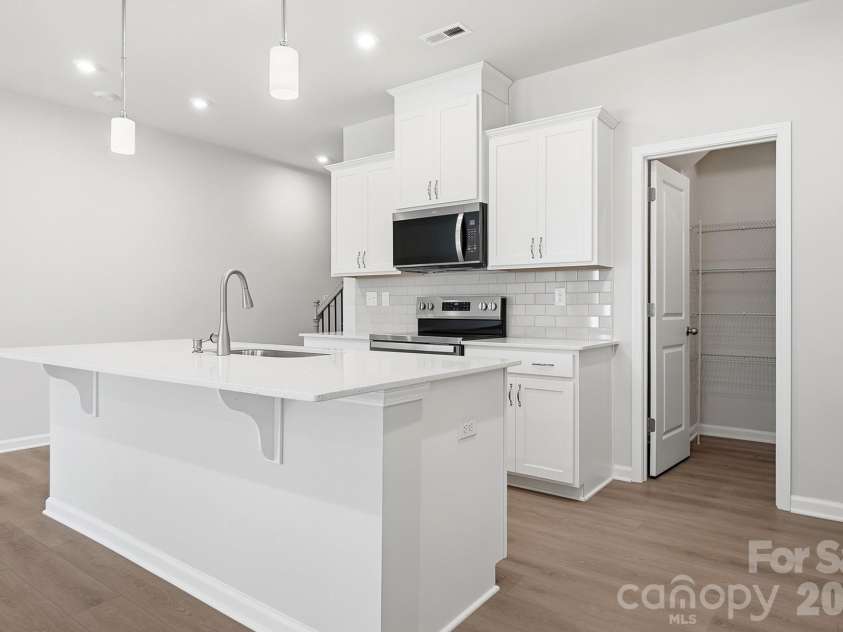1304 Vibrant Road, Charlotte, NC 28215.  MLS# CAR4389925, YatesRealty ID 27764. 
