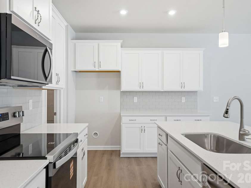 1304 Vibrant Road, Charlotte, NC 28215.  MLS# CAR4389925, YatesRealty ID 27764. 