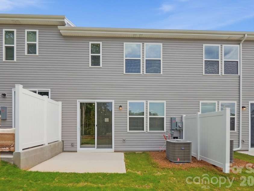 1304 Vibrant Road, Charlotte, NC 28215.  MLS# CAR4389925, YatesRealty ID 27764. 