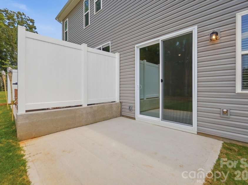 1304 Vibrant Road, Charlotte, NC 28215.  MLS# CAR4389925, YatesRealty ID 27764. 