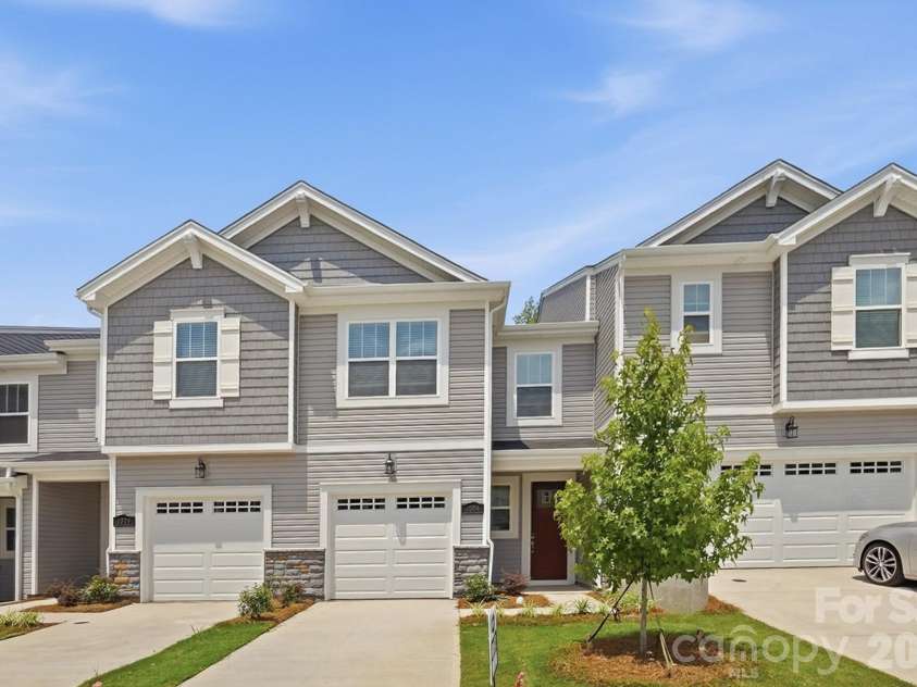 1304 Vibrant Road, Charlotte, NC 28215.  MLS# CAR4389925, YatesRealty ID 27764. 