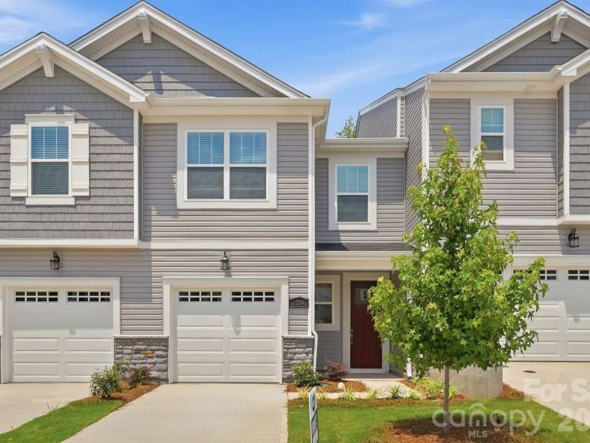 1304 Vibrant Road, Charlotte, NC 28215.  MLS# CAR4389925, YatesRealty ID 27764. 