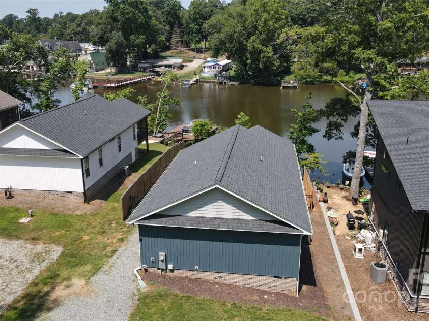 407 Capistrano Shores Boulevard, Lexington, NC 27292.  MLS# CAR4274902, YatesRealty ID 27764. 