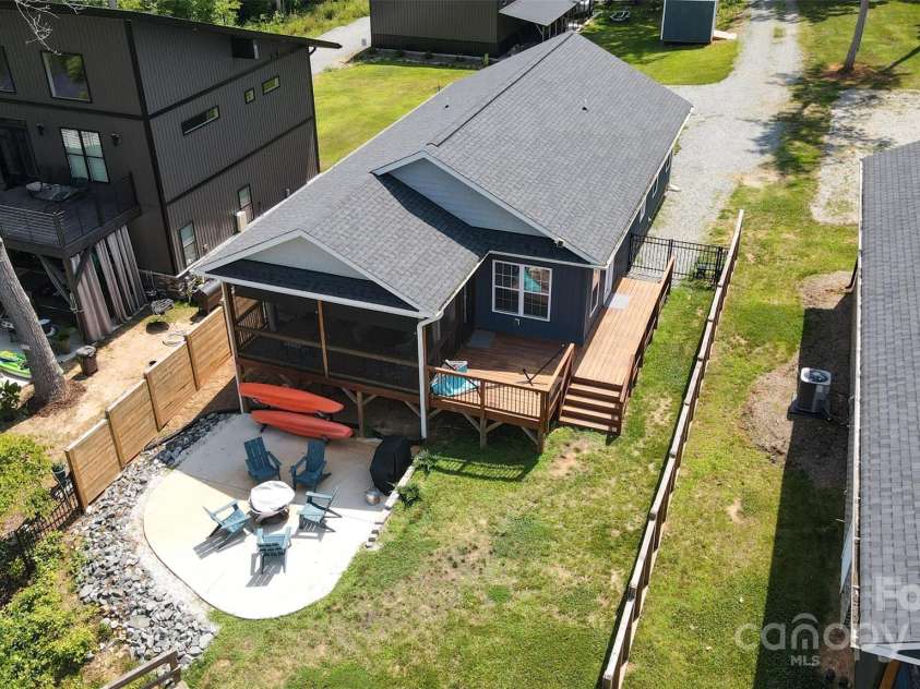 407 Capistrano Shores Boulevard, Lexington, NC 27292.  MLS# CAR4274902, YatesRealty ID 27764. 
