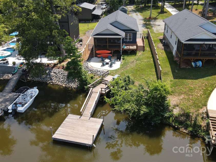 407 Capistrano Shores Boulevard, Lexington, NC 27292.  MLS# CAR4274902, YatesRealty ID 27764. 