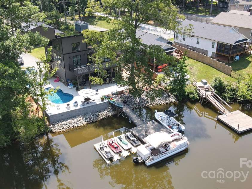 407 Capistrano Shores Boulevard, Lexington, NC 27292.  MLS# CAR4274902, YatesRealty ID 27764. 