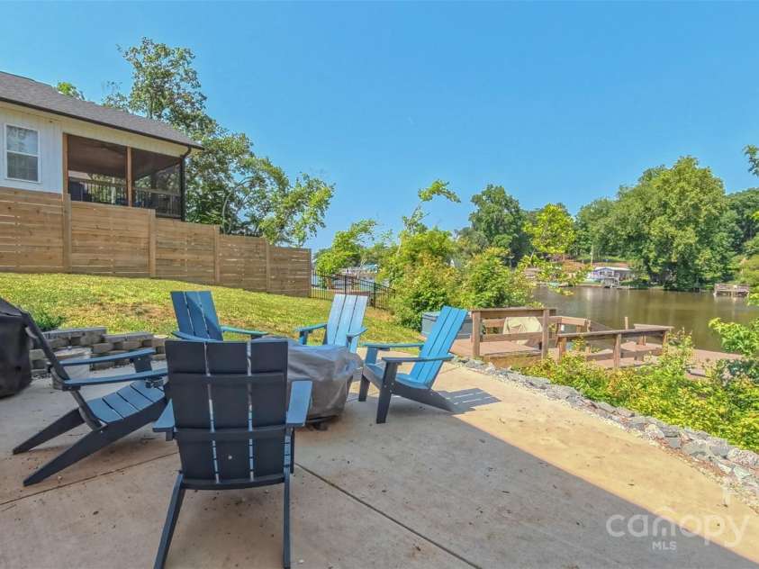 407 Capistrano Shores Boulevard, Lexington, NC 27292.  MLS# CAR4274902, YatesRealty ID 27764. 