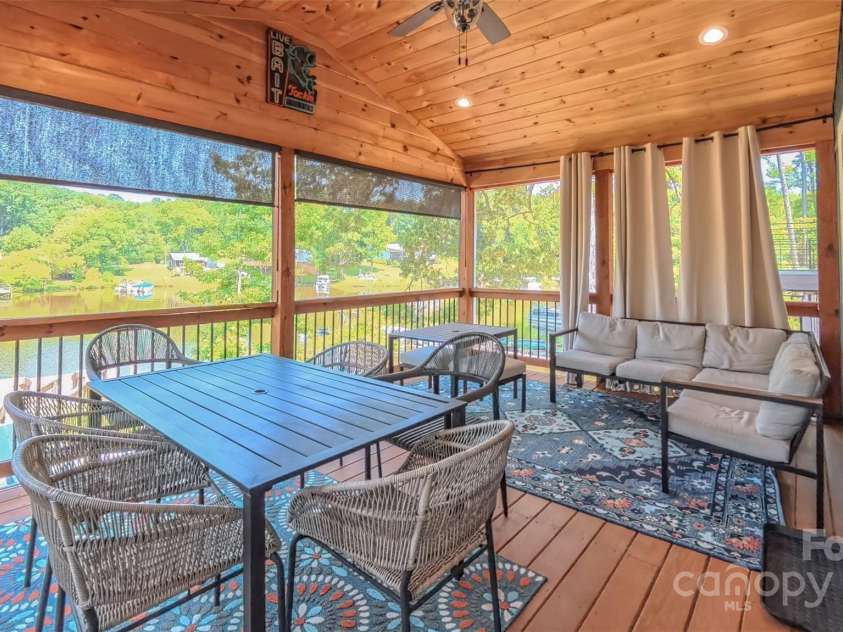 407 Capistrano Shores Boulevard, Lexington, NC 27292.  MLS# CAR4274902, YatesRealty ID 27764. 