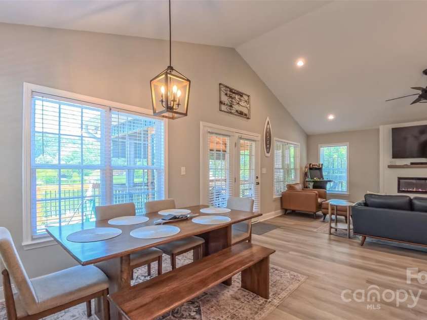 407 Capistrano Shores Boulevard, Lexington, NC 27292.  MLS# CAR4274902, YatesRealty ID 27764. 
