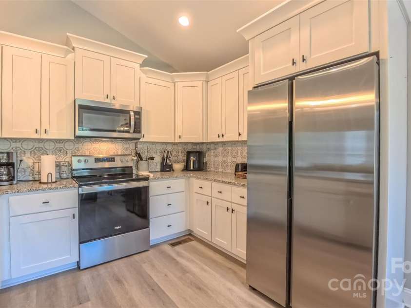 407 Capistrano Shores Boulevard, Lexington, NC 27292.  MLS# CAR4274902, YatesRealty ID 27764. 