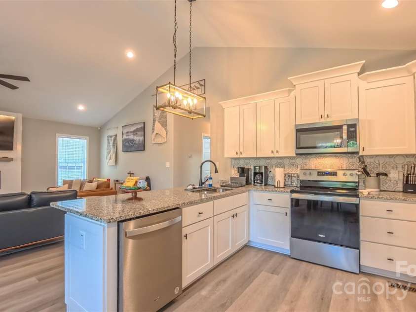 407 Capistrano Shores Boulevard, Lexington, NC 27292.  MLS# CAR4274902, YatesRealty ID 27764. 