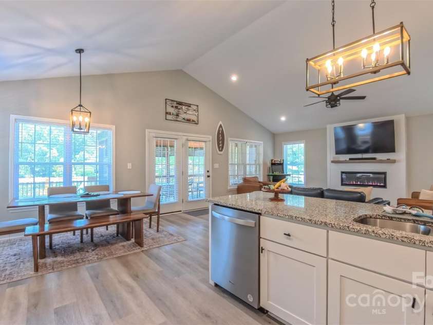407 Capistrano Shores Boulevard, Lexington, NC 27292.  MLS# CAR4274902, YatesRealty ID 27764. 