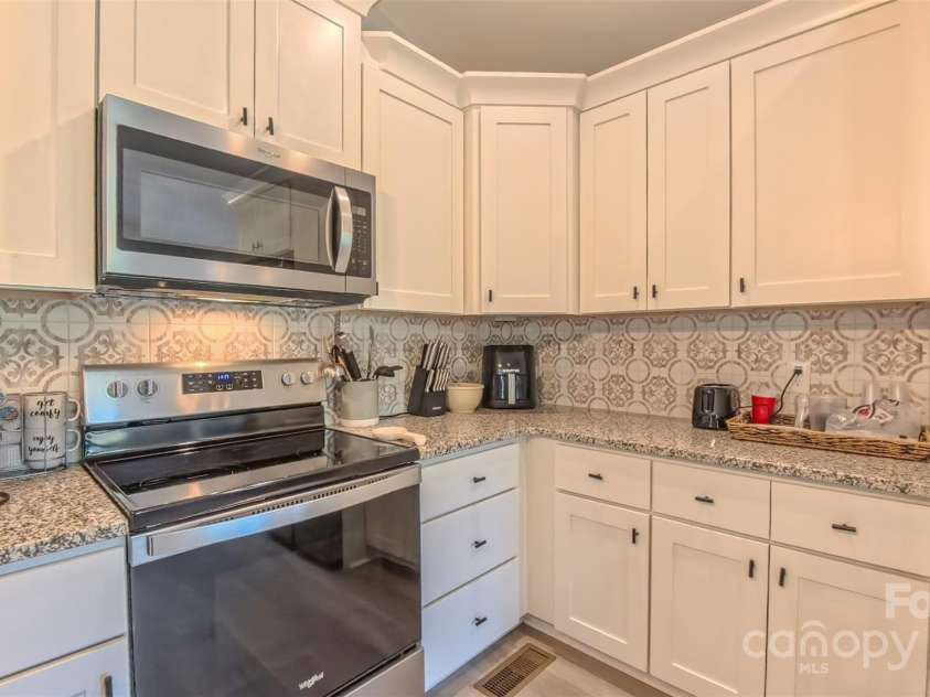 407 Capistrano Shores Boulevard, Lexington, NC 27292.  MLS# CAR4274902, YatesRealty ID 27764. 