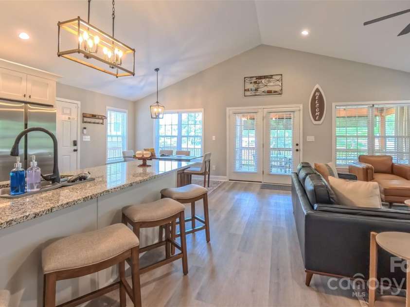 407 Capistrano Shores Boulevard, Lexington, NC 27292.  MLS# CAR4274902, YatesRealty ID 27764. 