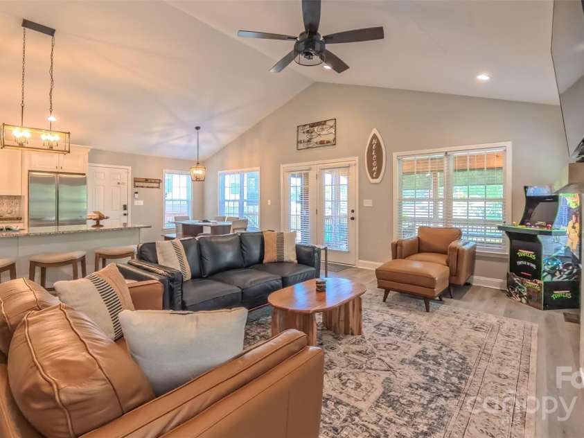 407 Capistrano Shores Boulevard, Lexington, NC 27292.  MLS# CAR4274902, YatesRealty ID 27764. 