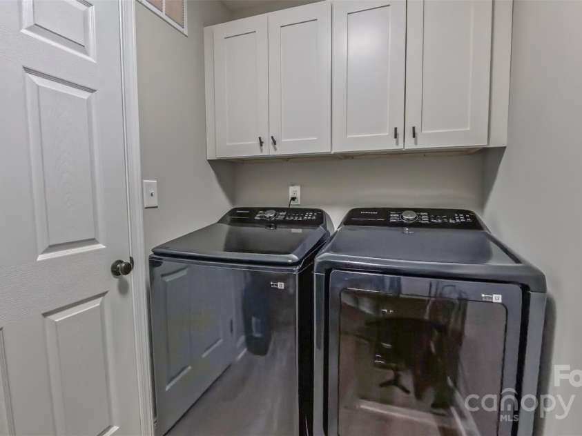 407 Capistrano Shores Boulevard, Lexington, NC 27292.  MLS# CAR4274902, YatesRealty ID 27764. 