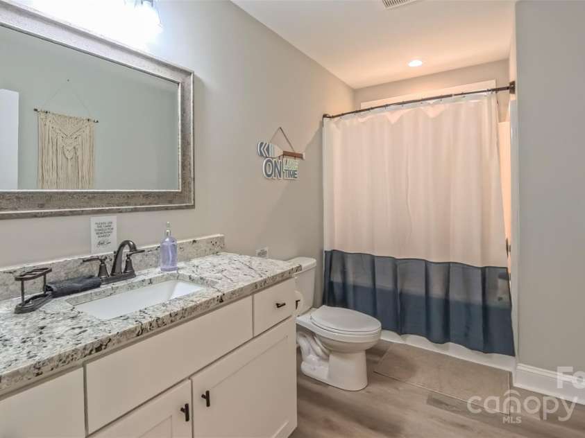 407 Capistrano Shores Boulevard, Lexington, NC 27292.  MLS# CAR4274902, YatesRealty ID 27764. 