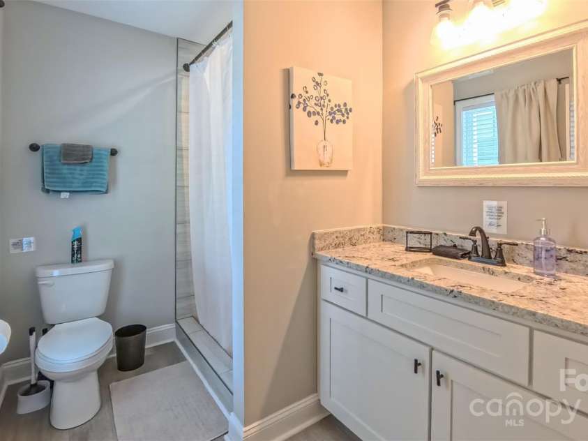 407 Capistrano Shores Boulevard, Lexington, NC 27292.  MLS# CAR4274902, YatesRealty ID 27764. 