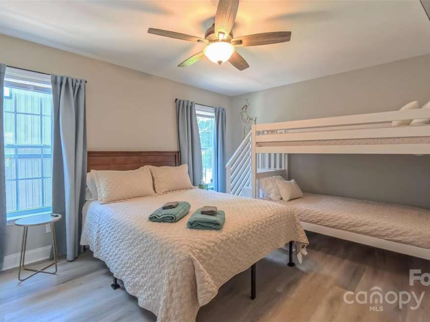 407 Capistrano Shores Boulevard, Lexington, NC 27292.  MLS# CAR4274902, YatesRealty ID 27764. 