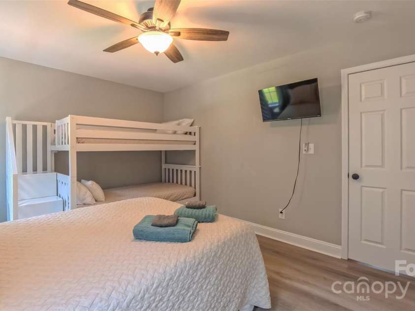407 Capistrano Shores Boulevard, Lexington, NC 27292.  MLS# CAR4274902, YatesRealty ID 27764. 